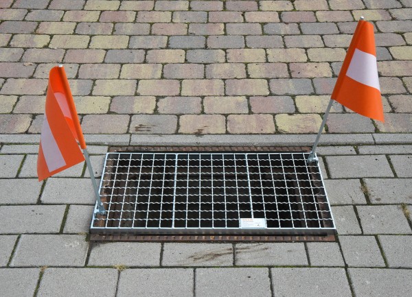 Universal Safety Manhole Cover Grating Closed 400 x 800 mm and 600 x600 mm