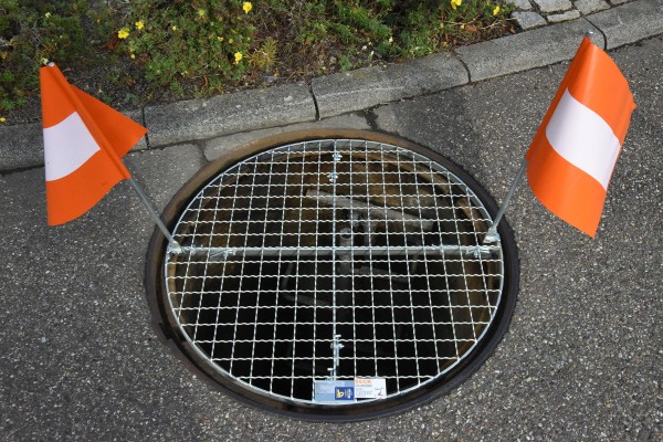 Universal Safety Manhole Cover Grating LW 800