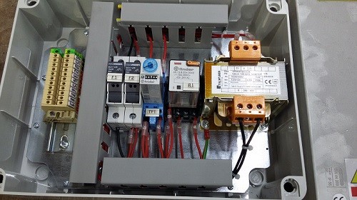 Switch Box for Terminated Opening of Safety Guards